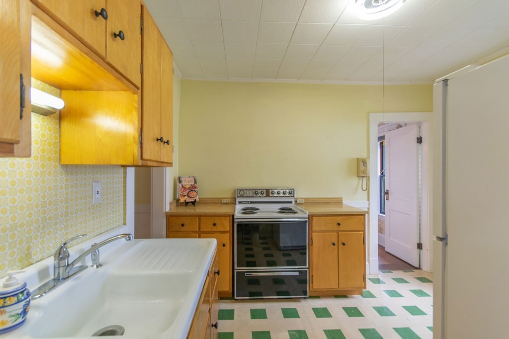 151 Daviston Street Springfield, MA 01108 - Photo 15 of 30