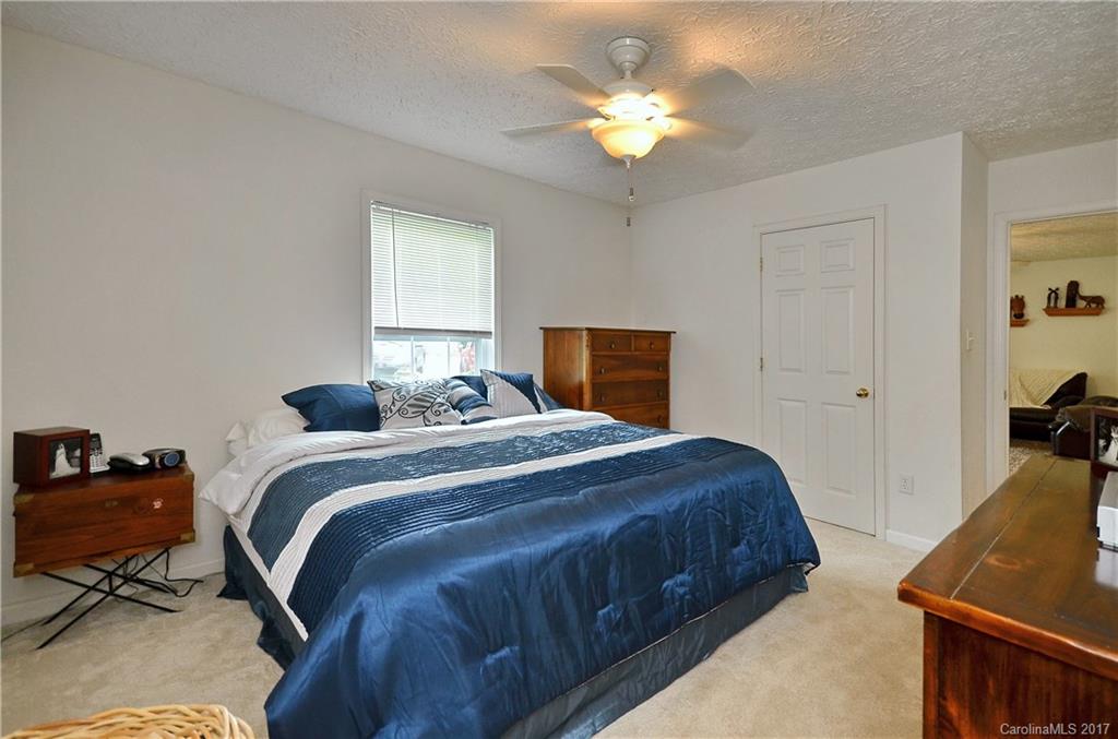 34 Rocking Porch Lane, Unit 11 Asheville, NC 28805 - Photo 12 of 19 Gallery Image 12