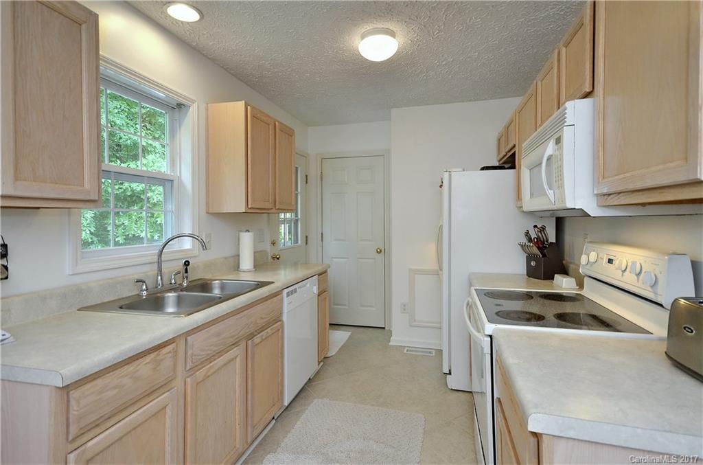 34 Rocking Porch Lane, Unit 11 Asheville, NC 28805 - Photo 10 of 19 Gallery Image 10