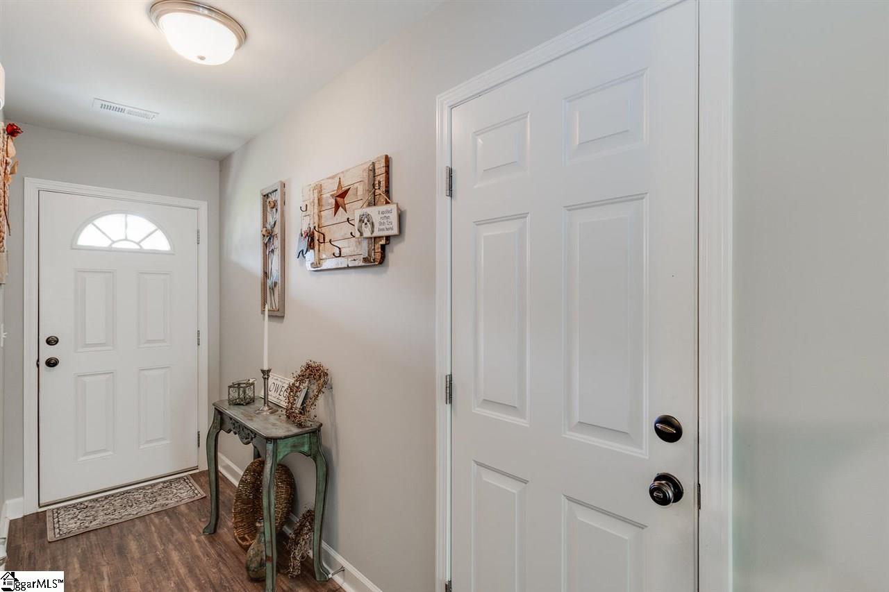 12 Rusty Court Simpsonville, SC 29680 - Photo 3 of 25 Gallery Image 3