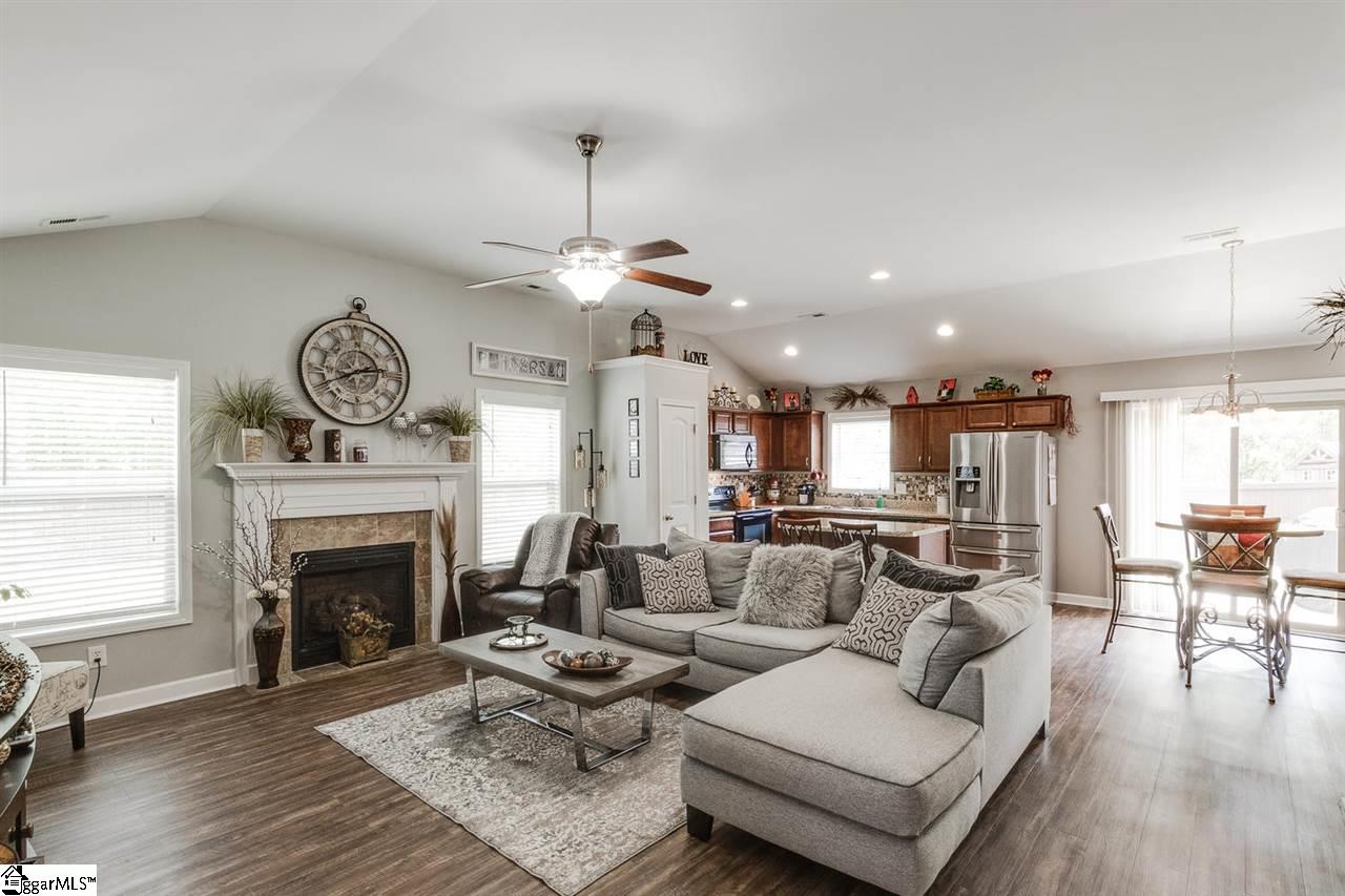 12 Rusty Court Simpsonville, SC 29680 - Photo 4 of 25 Gallery Image 4