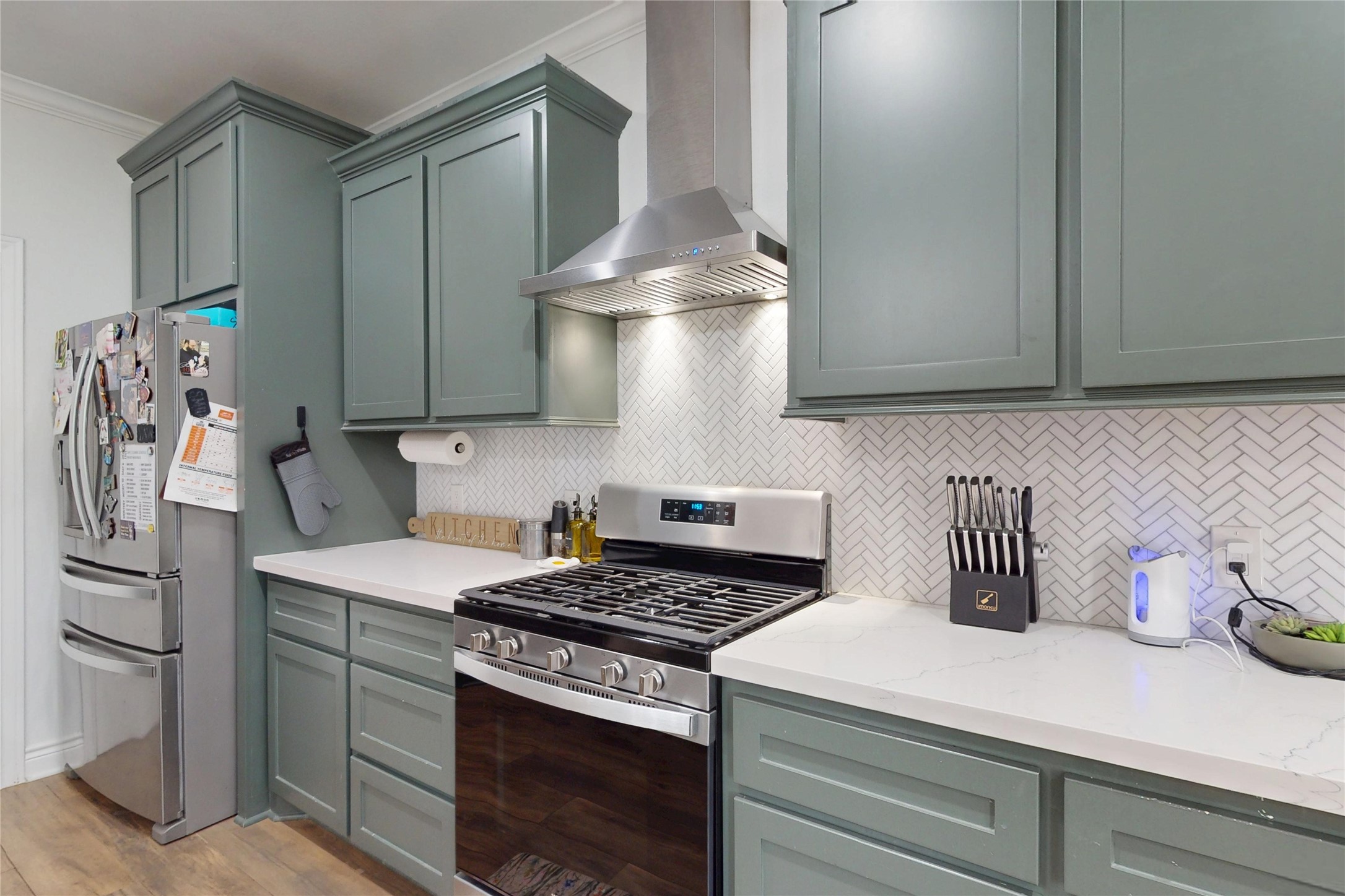 7815 Timber Switch Road Cleveland, TX 77328 - Photo 18 of 40 a kitchen with a stove and a refrigerator