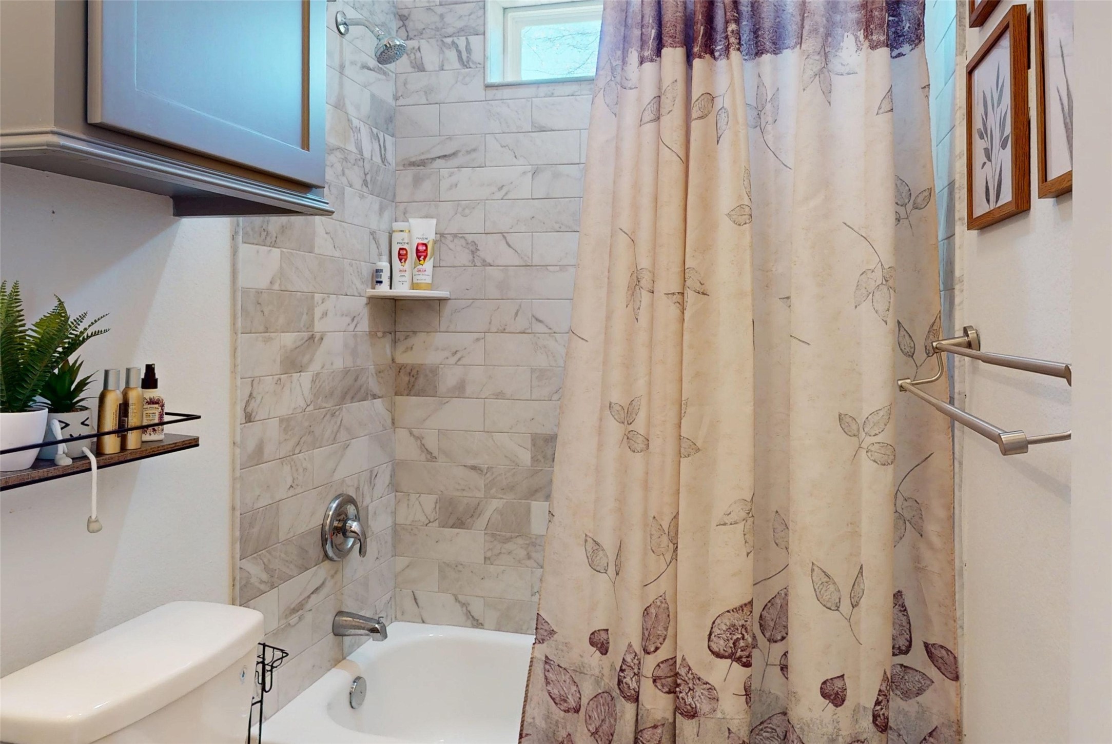 7815 Timber Switch Road Cleveland, TX 77328 - Photo 23 of 40 a bathroom with a sink a toilet and shower curtain