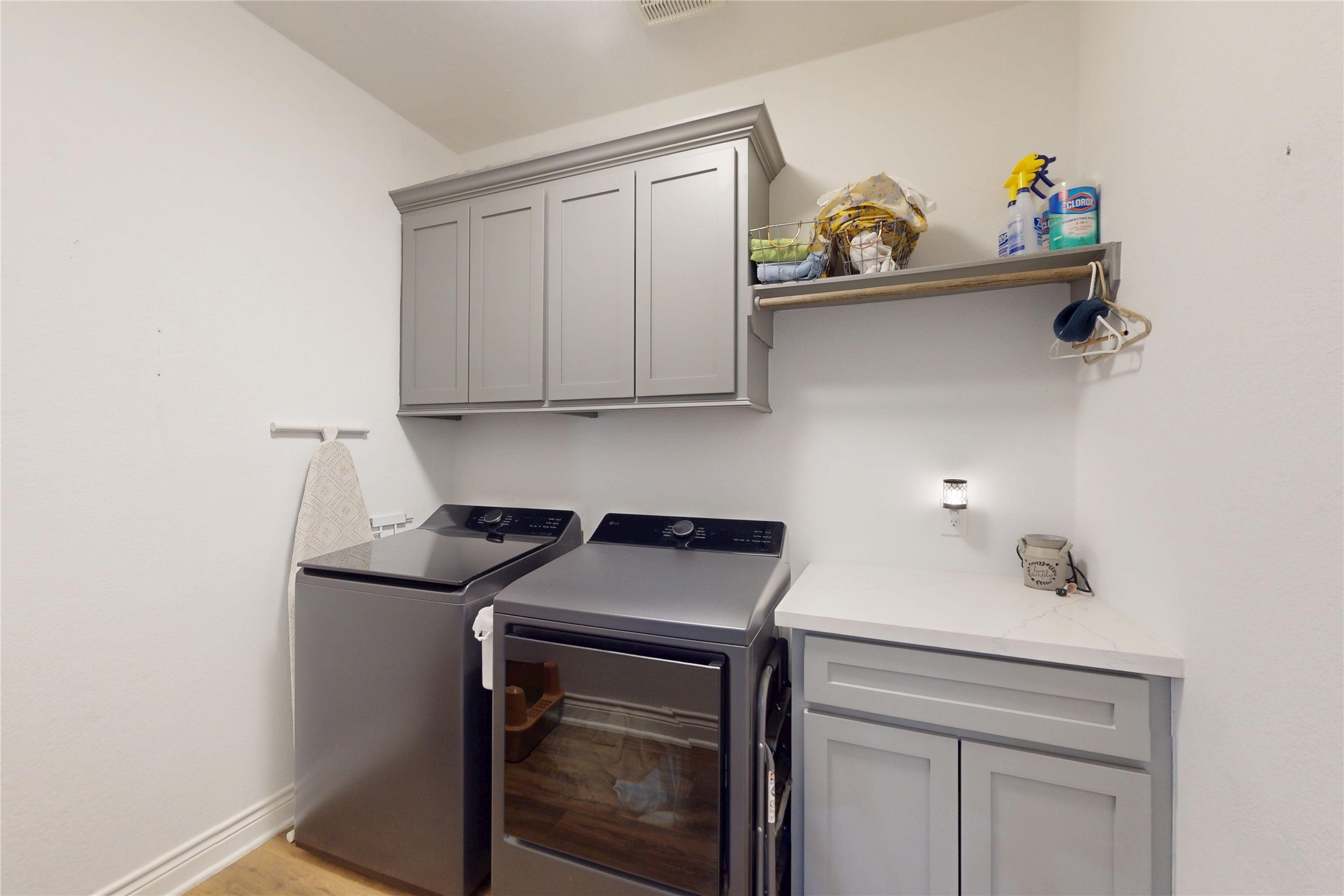 7815 Timber Switch Road Cleveland, TX 77328 - Photo 27 of 40 a utility room with dryer and washer