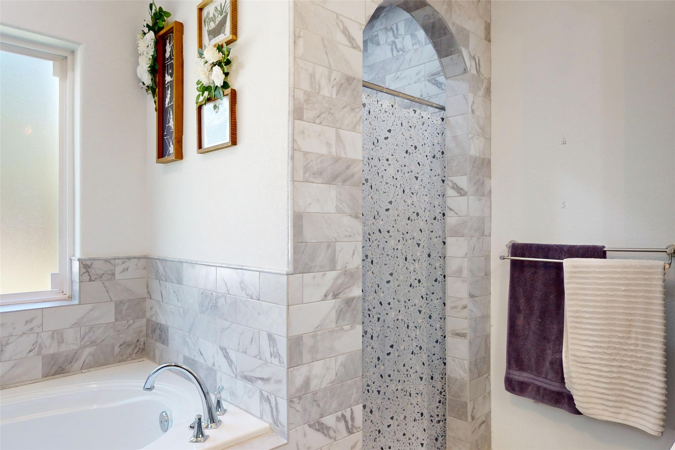 7815 Timber Switch Road Cleveland, TX 77328 - Photo 31 of 40 a bathroom with a bathtub and shower