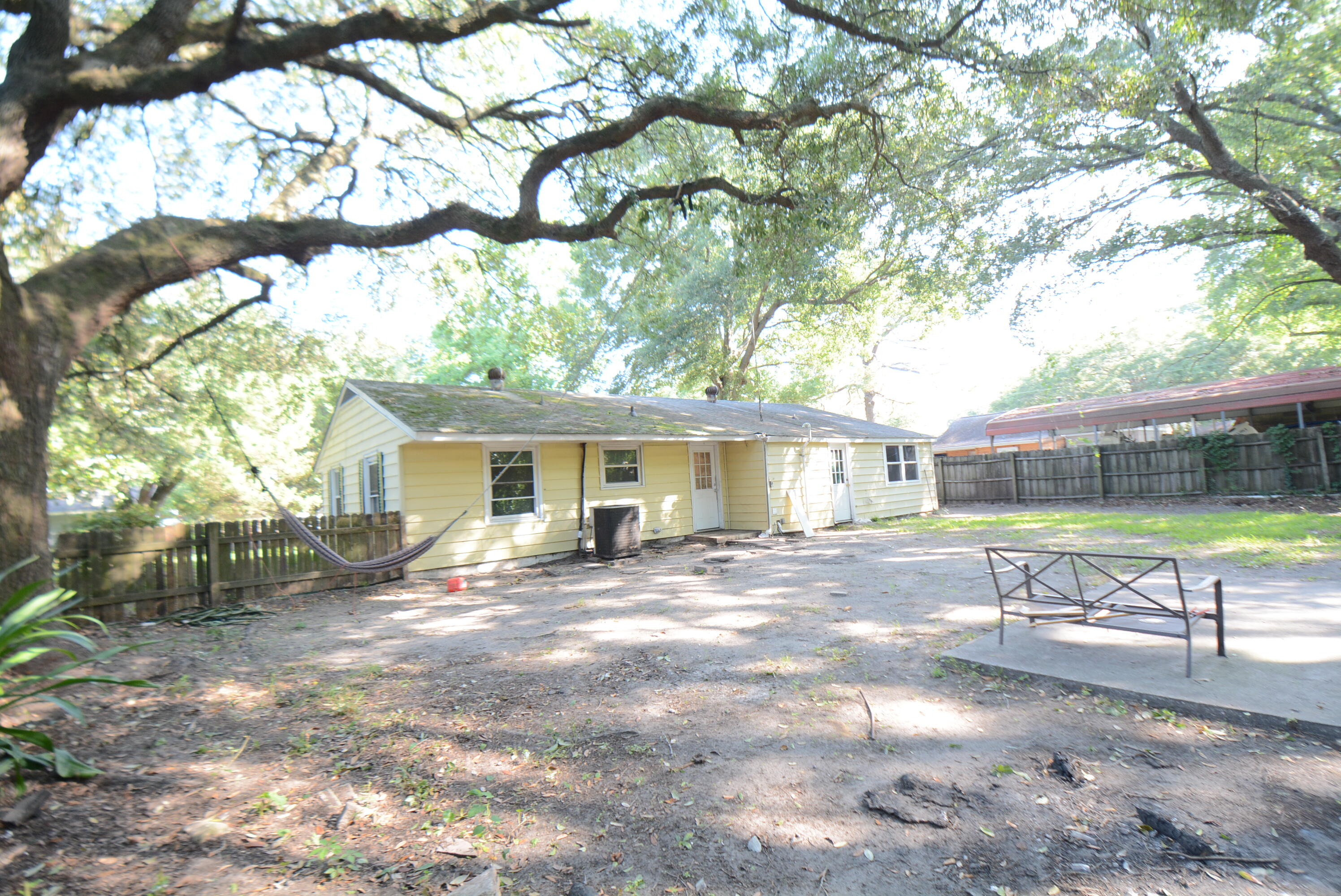 1203 Hawthorne Road Hanahan, SC 29410 - Photo 2 of 22 Hawthorne Rd (25)