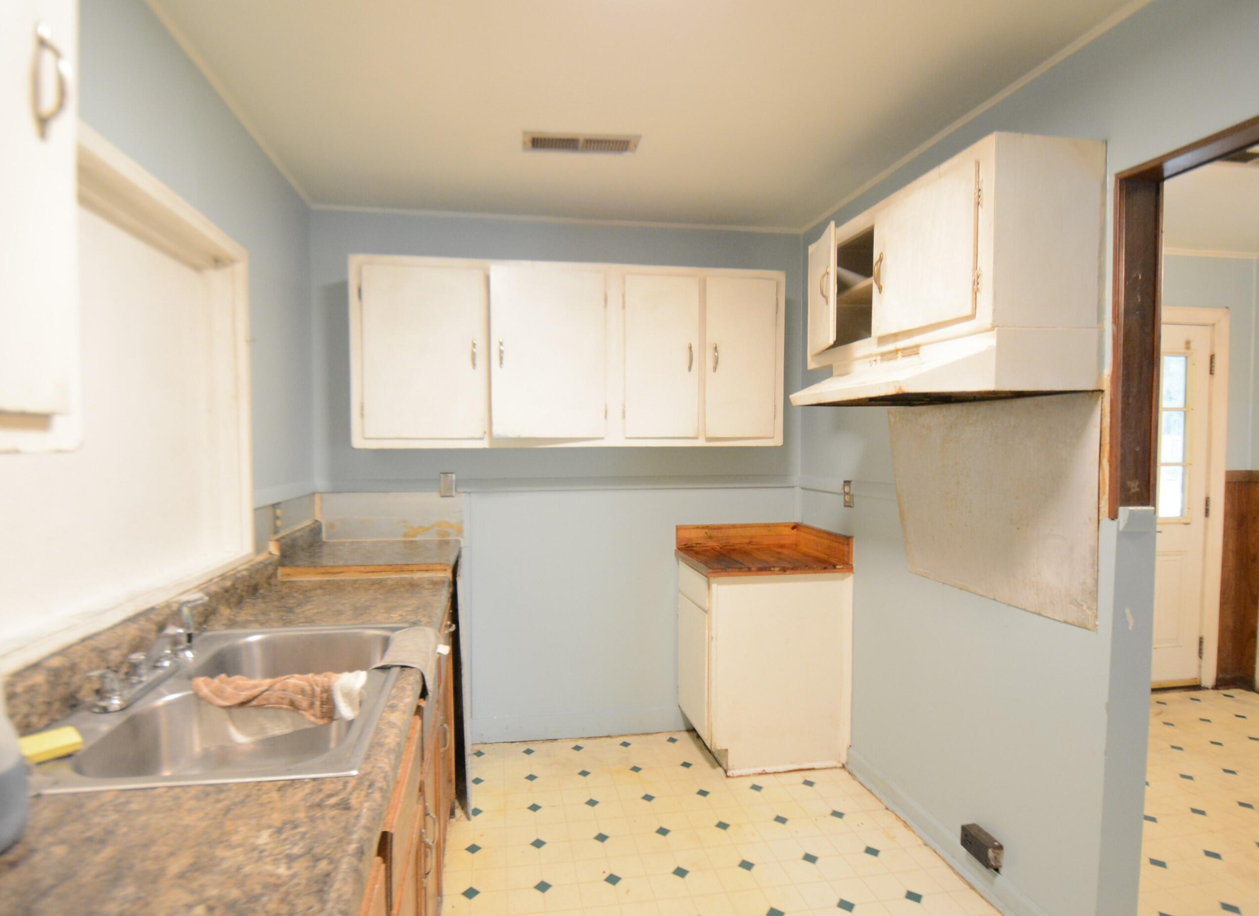 1203 Hawthorne Road Hanahan, SC 29410 - Photo 8 of 22 Hawthorne Rd (8)