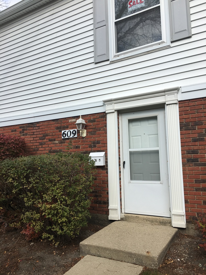 609 Academy Court Schaumburg, IL 60107 - Photo 1 of 19