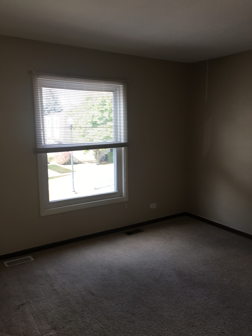 609 Academy Court Schaumburg, IL 60107 - Photo 14 of 19