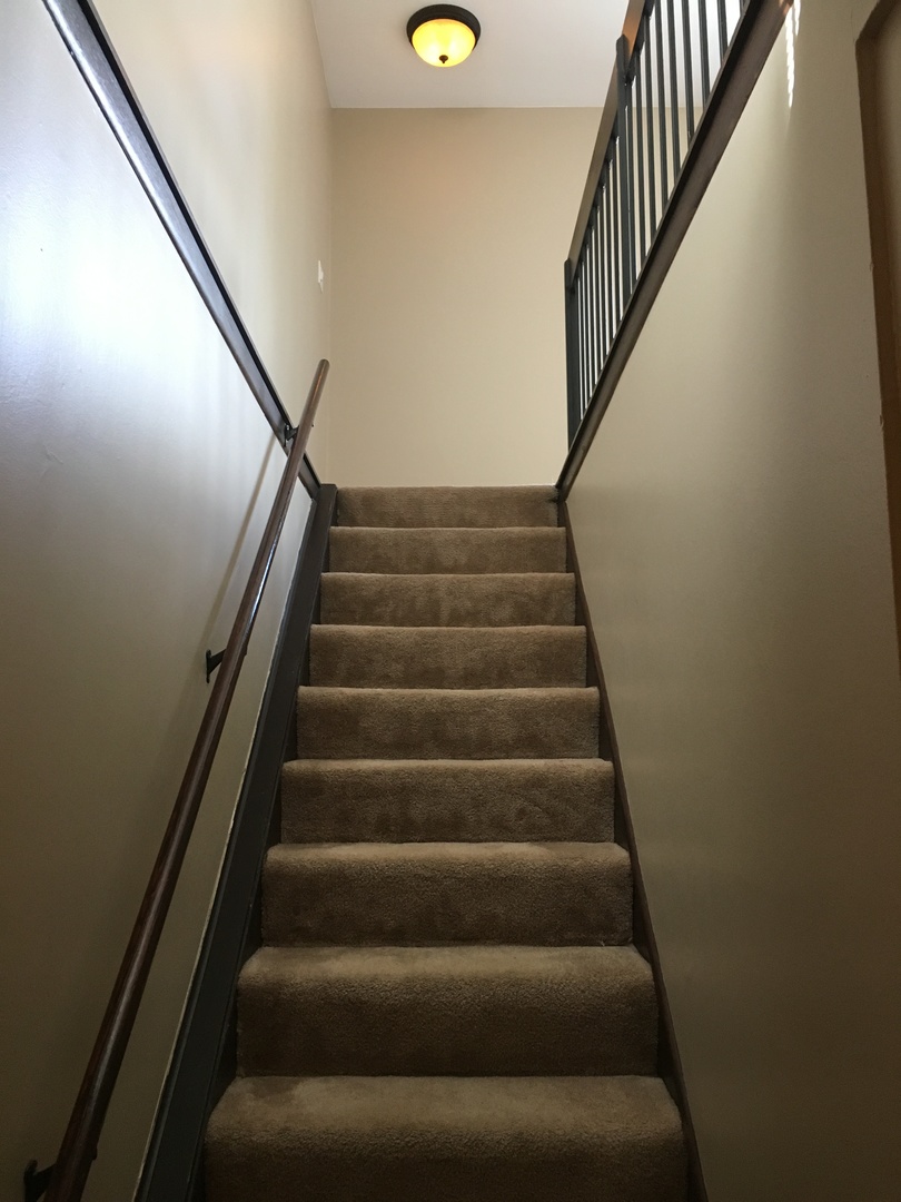 609 Academy Court Schaumburg, IL 60107 - Photo 17 of 19