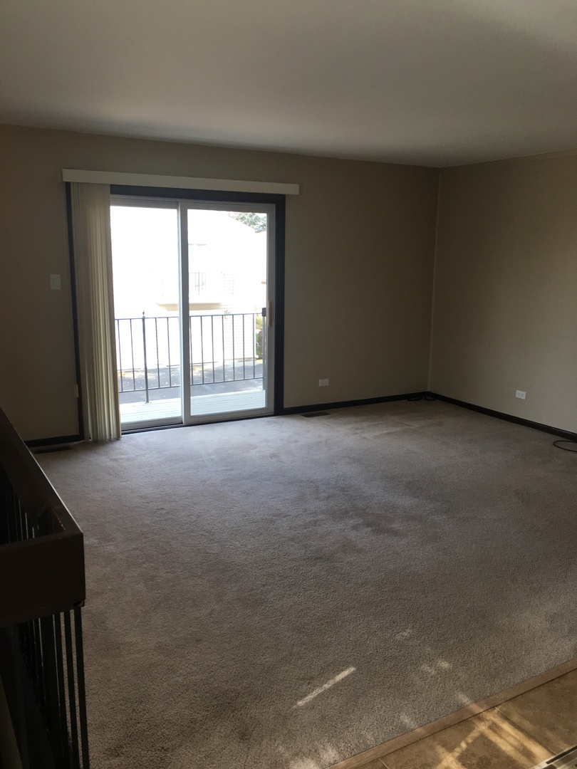 609 Academy Court Schaumburg, IL 60107 - Photo 6 of 19