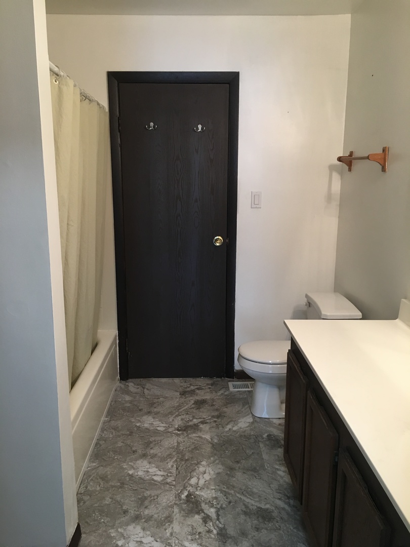 609 Academy Court Schaumburg, IL 60107 - Photo 7 of 19