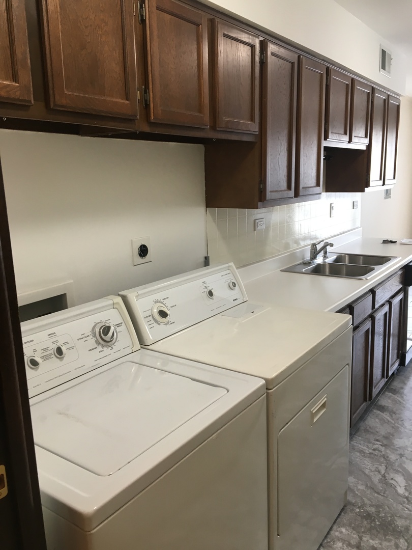 609 Academy Court Schaumburg, IL 60107 - Photo 9 of 19