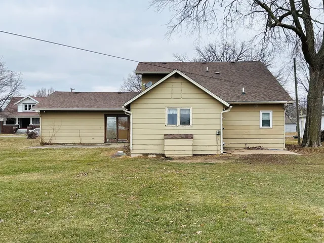 $145,000 | 442 West Koplin Avenue, Cissna Park, IL 60924