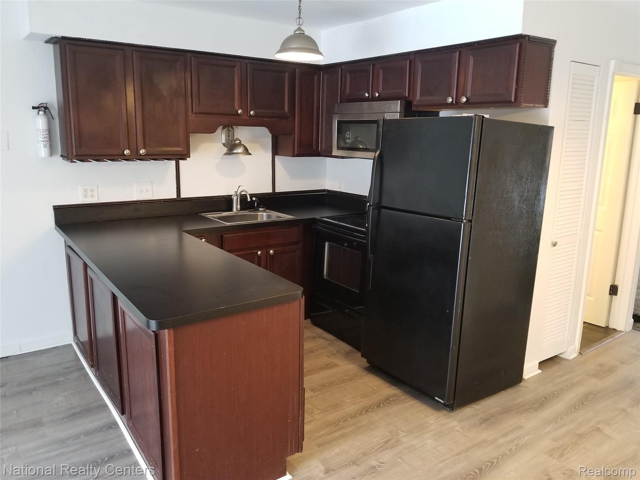 15175 Raphael Terrace Warren, MI 48088 - Photo 12 of 20 Kitchen