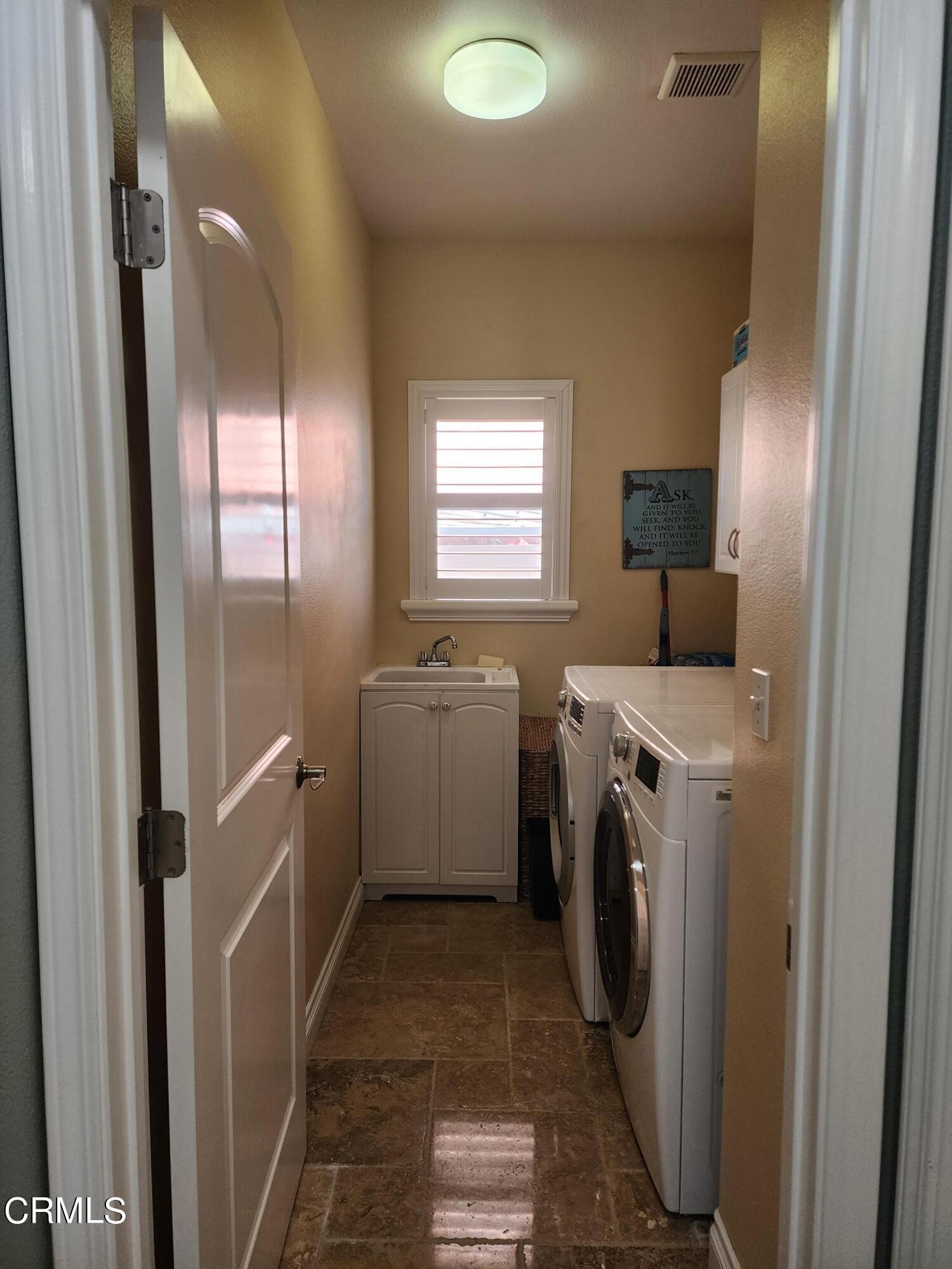 998 Arrasmith Lane Fillmore, CA 93015 - Photo 17 of 40 a utility room with dryer and washer