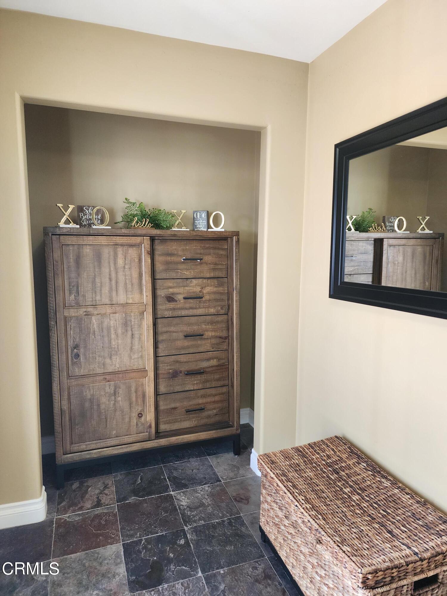 998 Arrasmith Lane Fillmore, CA 93015 - Photo 20 of 40 a bedroom with a bed and a mirror