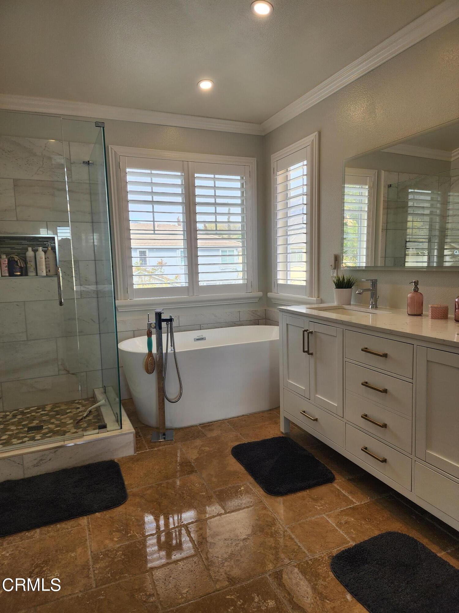 998 Arrasmith Lane Fillmore, CA 93015 - Photo 27 of 40 a bathroom with a sink a toilet and shower