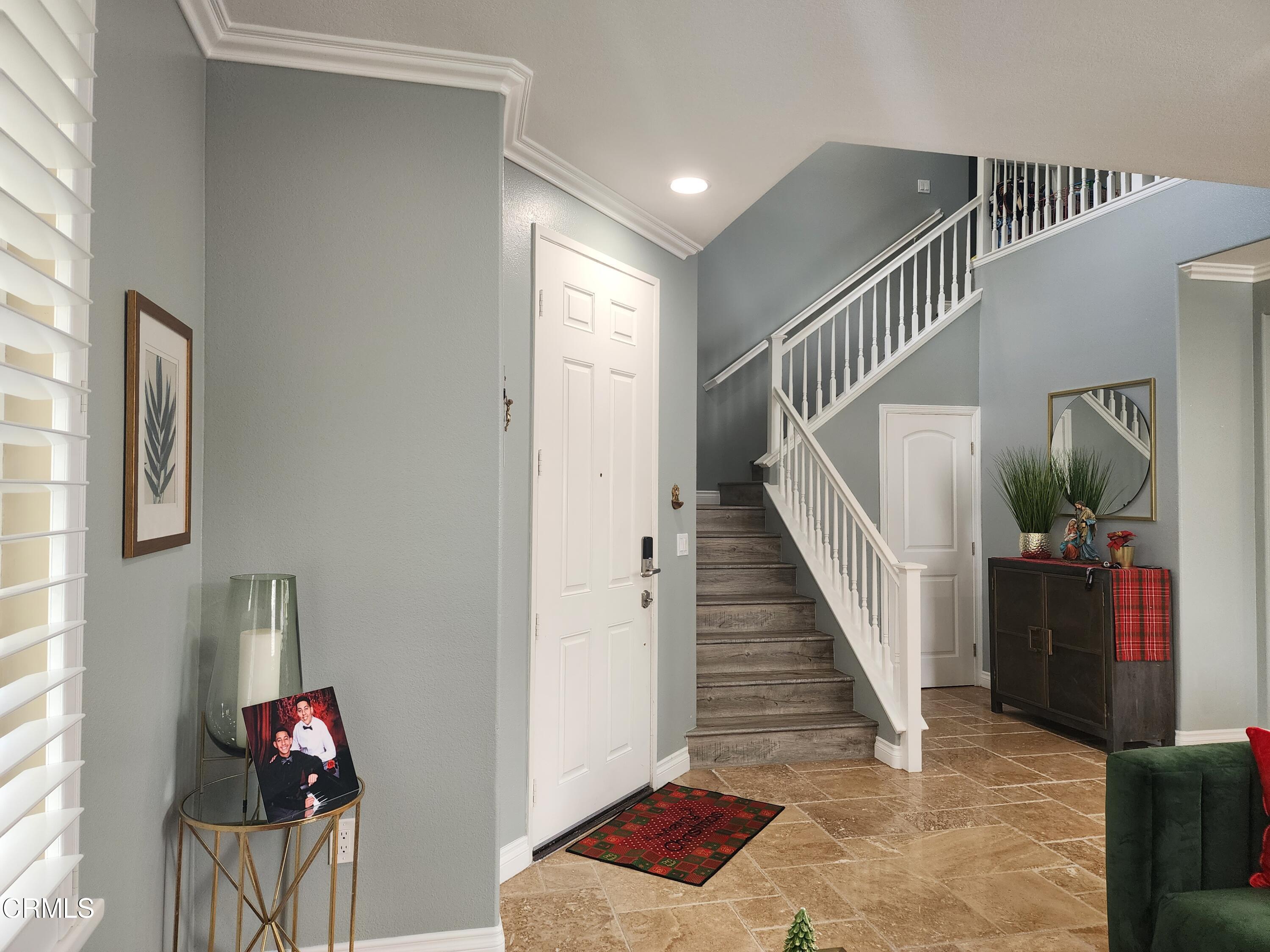 998 Arrasmith Lane Fillmore, CA 93015 - Photo 5 of 40 a view of entryway and hall