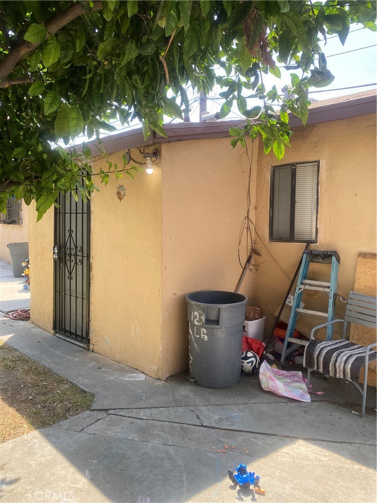 11016 Concert Street El Monte, CA 91731 - Photo 15 of 22 a backyard of a house with table and chairs