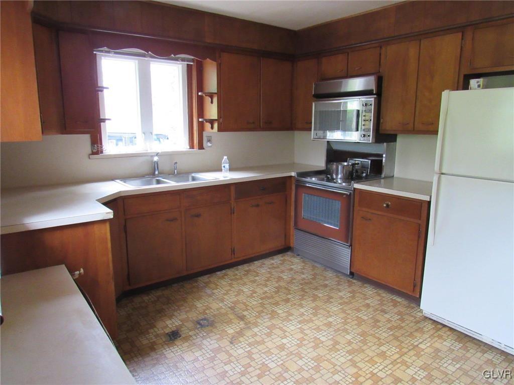 4555 Chestnut Street Emmaus, PA 18049 - Photo 3 of 11