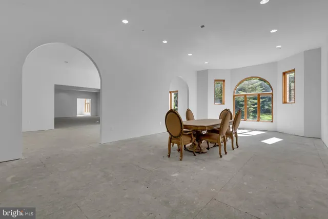 a view of a livingroom with furniture window and outside view