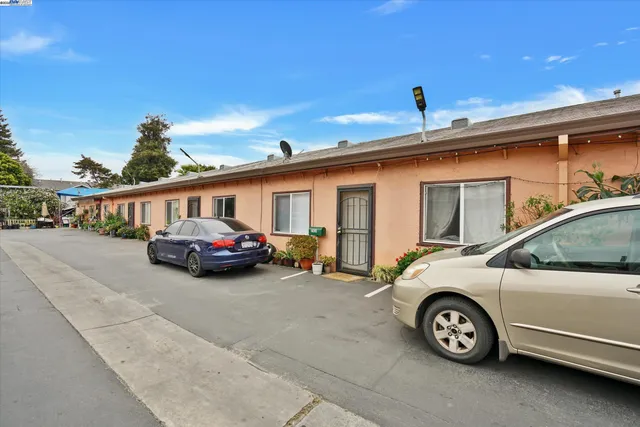a view of a car in front of a house