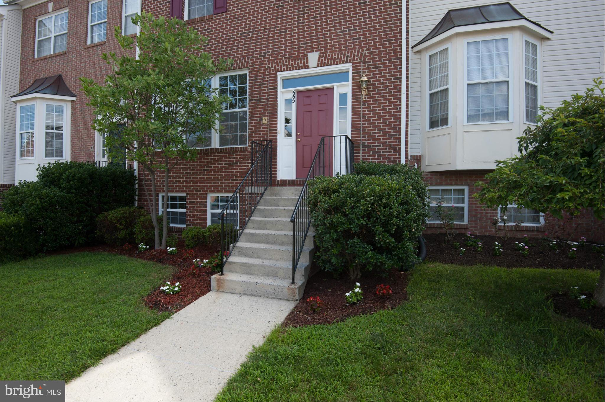 665 Springhouse Square Southeast Leesburg, VA 20175 - Photo 2 of 30 Exterior (Front)