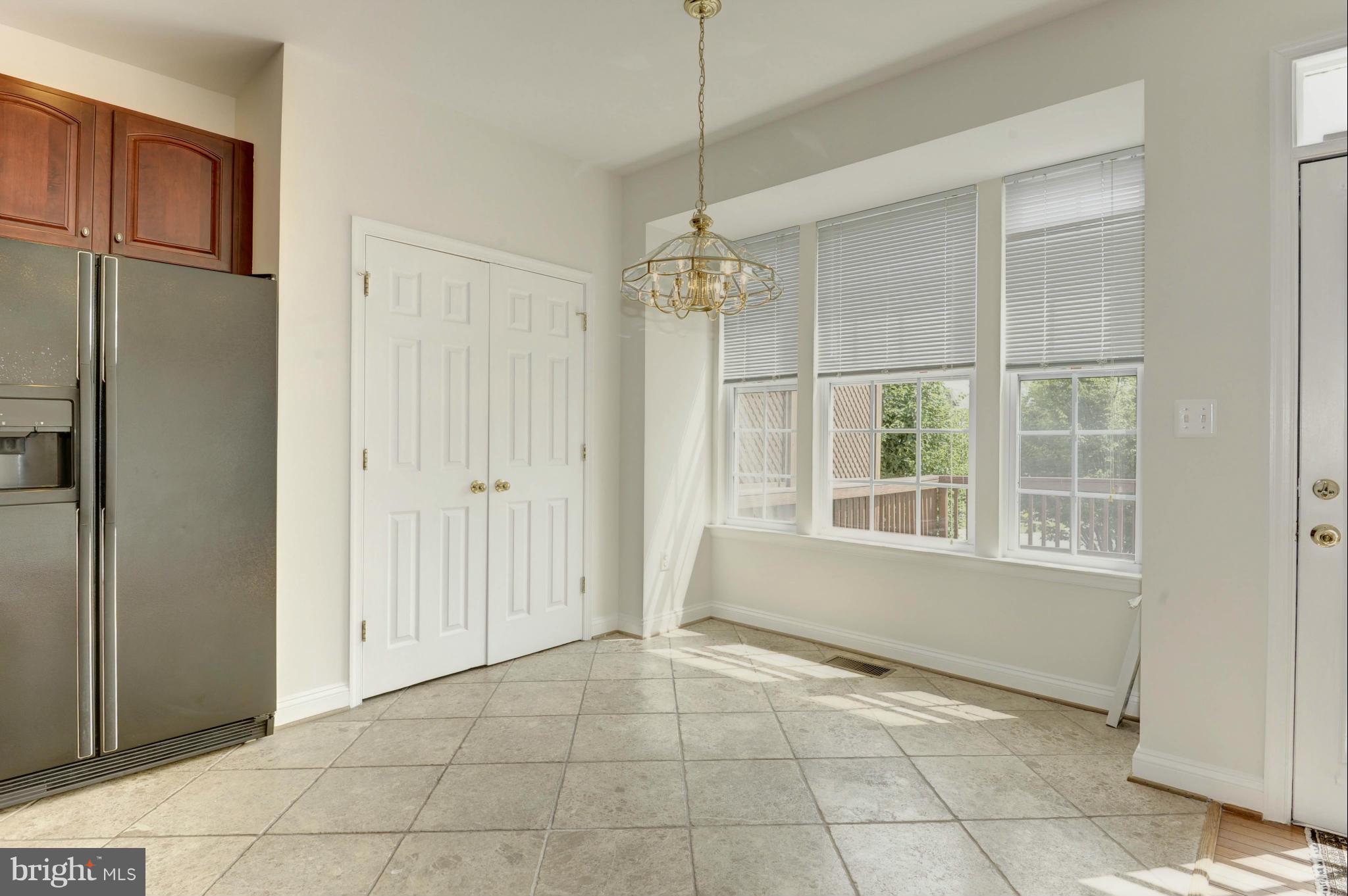 665 Springhouse Square Southeast Leesburg, VA 20175 - Photo 11 of 30 Kitchen Breakfast Area