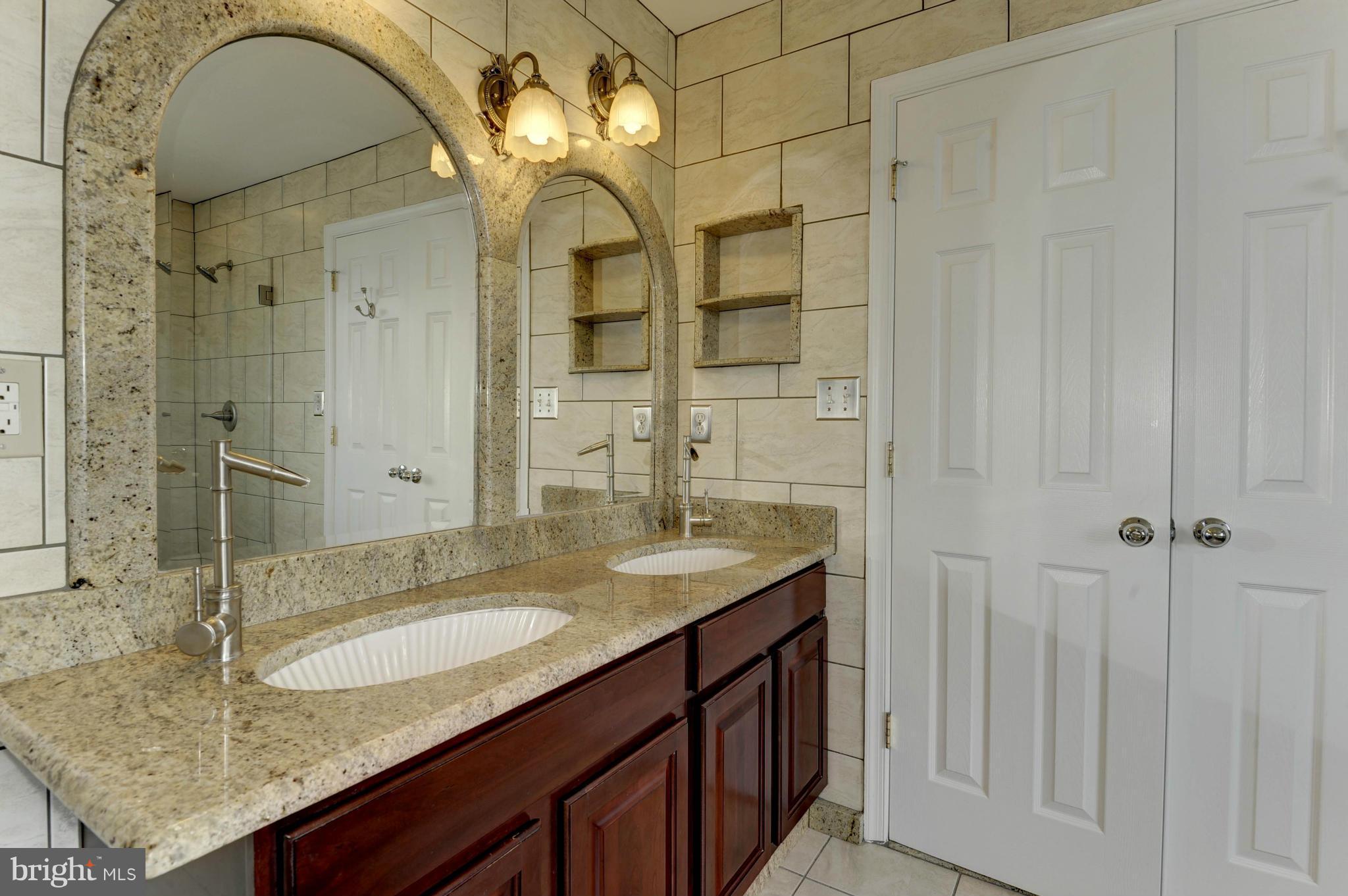 665 Springhouse Square Southeast Leesburg, VA 20175 - Photo 14 of 30 Bath (Master)