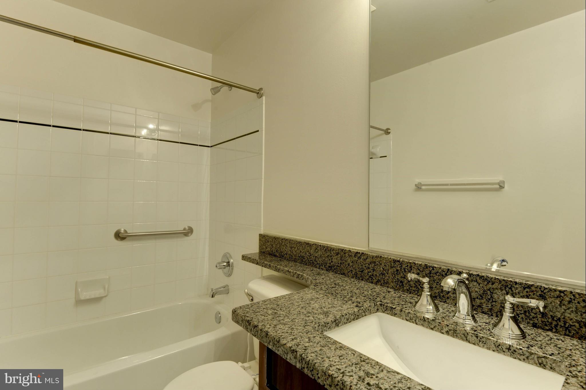 665 Springhouse Square Southeast Leesburg, VA 20175 - Photo 22 of 30 LL Bathroom