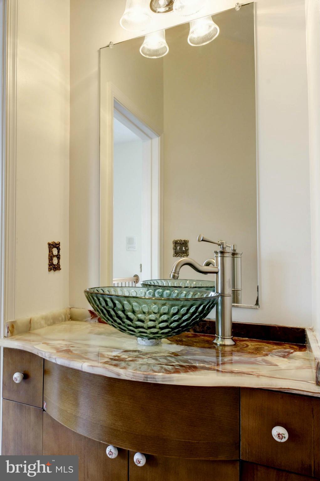665 Springhouse Square Southeast Leesburg, VA 20175 - Photo 8 of 30 Powder Room