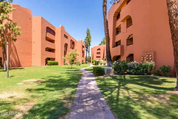 $285,000 | 12212 North Paradise Village Parkway West, Unit 146, Phoenix, AZ 85032