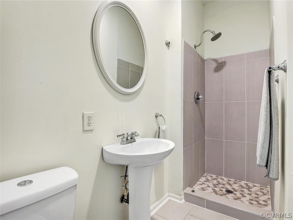 300 Overbrook Road Richmond, VA 23222 - Photo 25 of 28 Second floor full bath