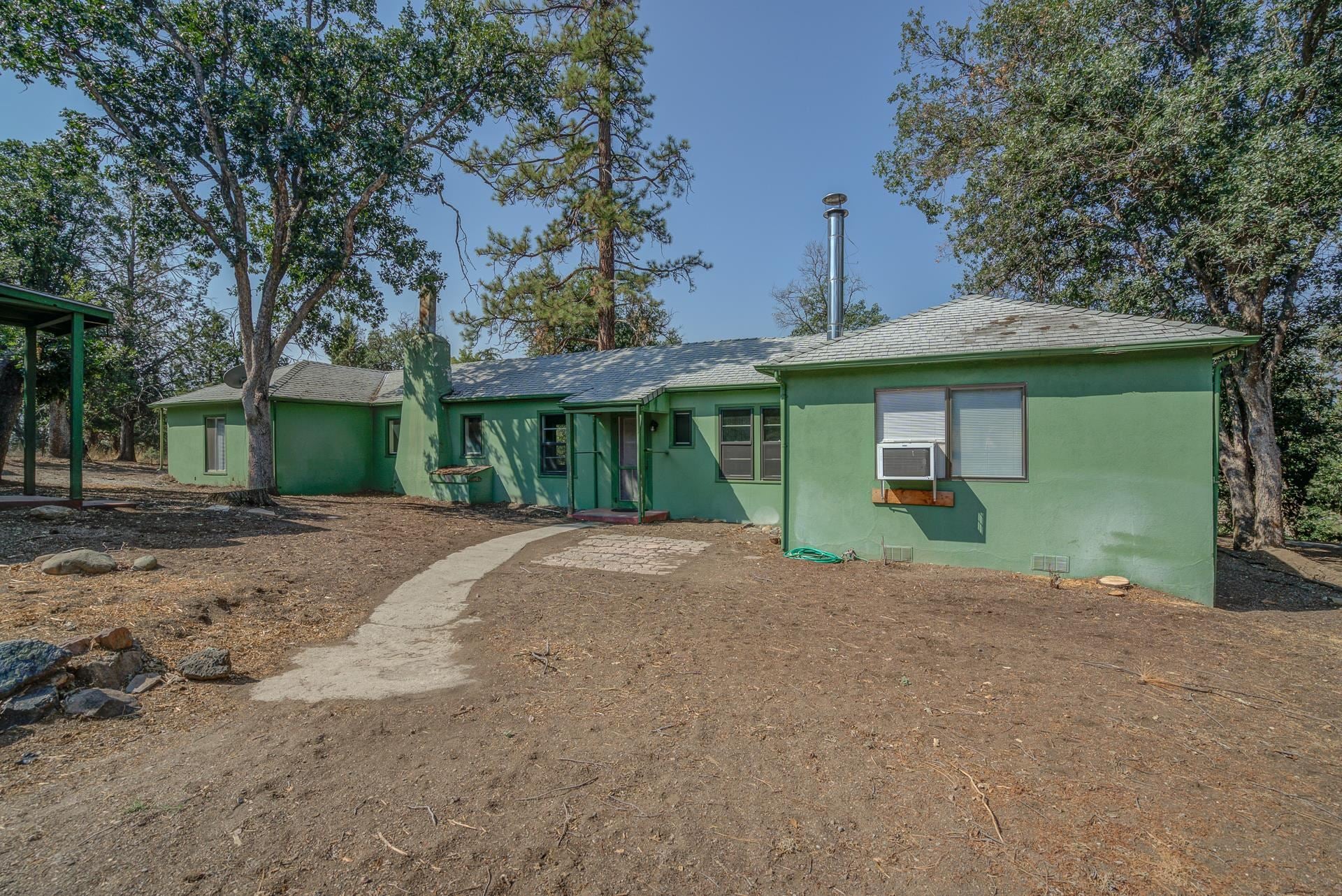 3202 Fairlane Road Yreka, CA 96097 - Photo 4 of 39 Gallery Image 4