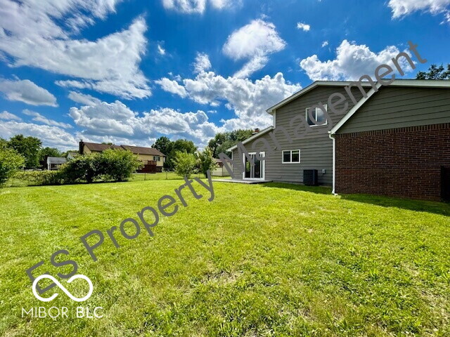 6627 Live Oak Road Indianapolis, IN 46214 - Photo 4 of 35