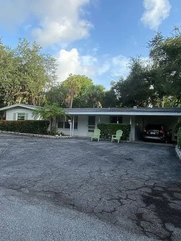$749,900 | 129 Pierson Lane, Sarasota, FL 34242
