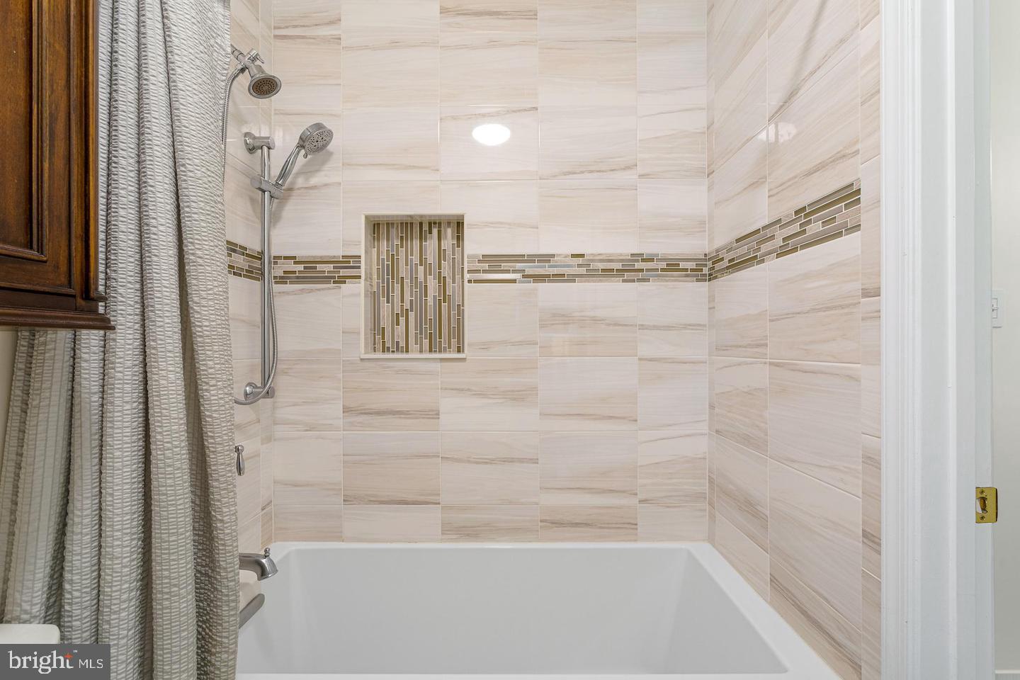 2014 Rosedale Lane Huntingtown, MD 20639 - Photo 75 of 127 Jack-and-jill bathroom for bedrooms 3 and 4