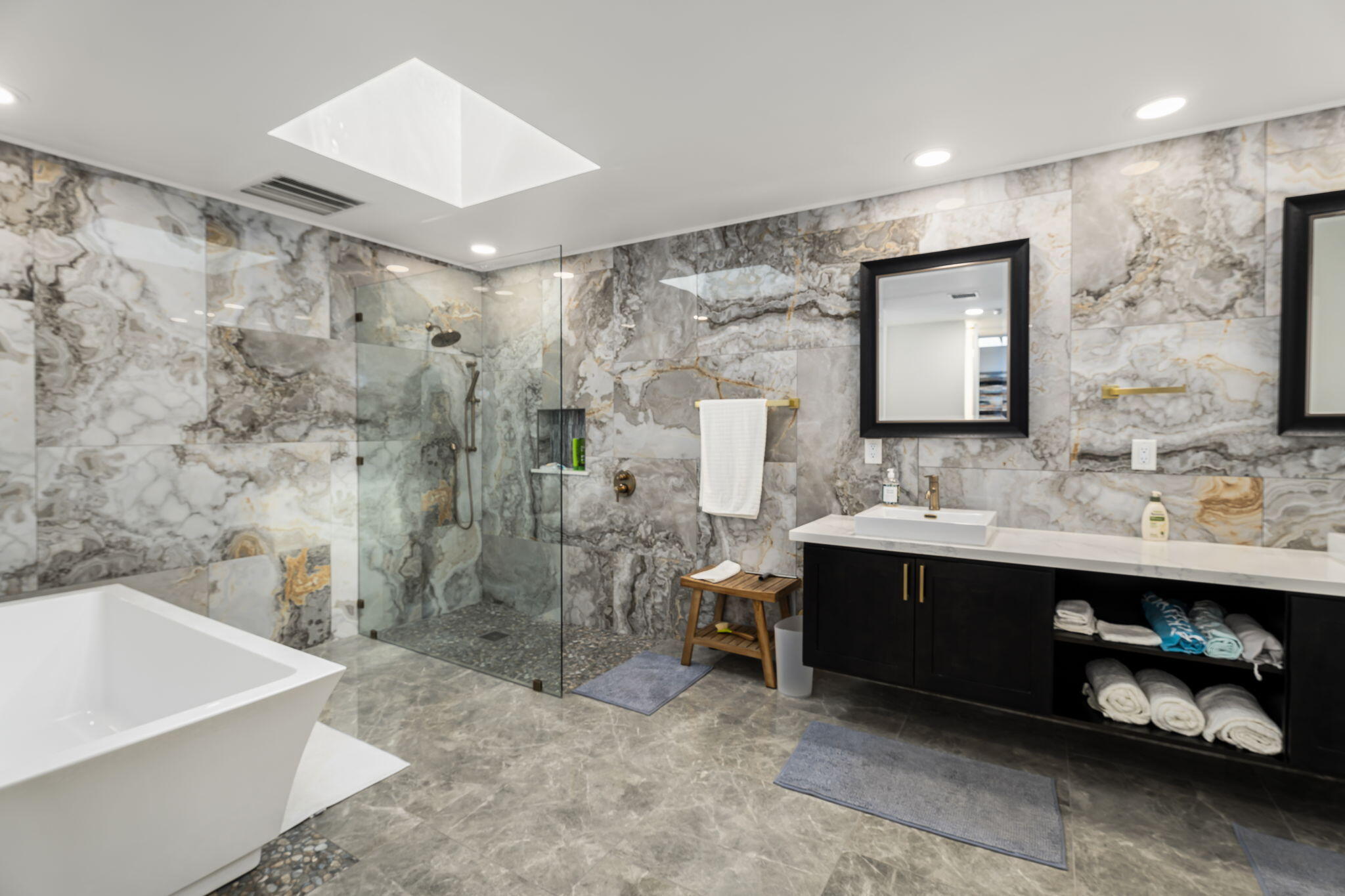 1 Temple Court Rancho Mirage, CA 92270 - Photo 16 of 32 Primary Bath