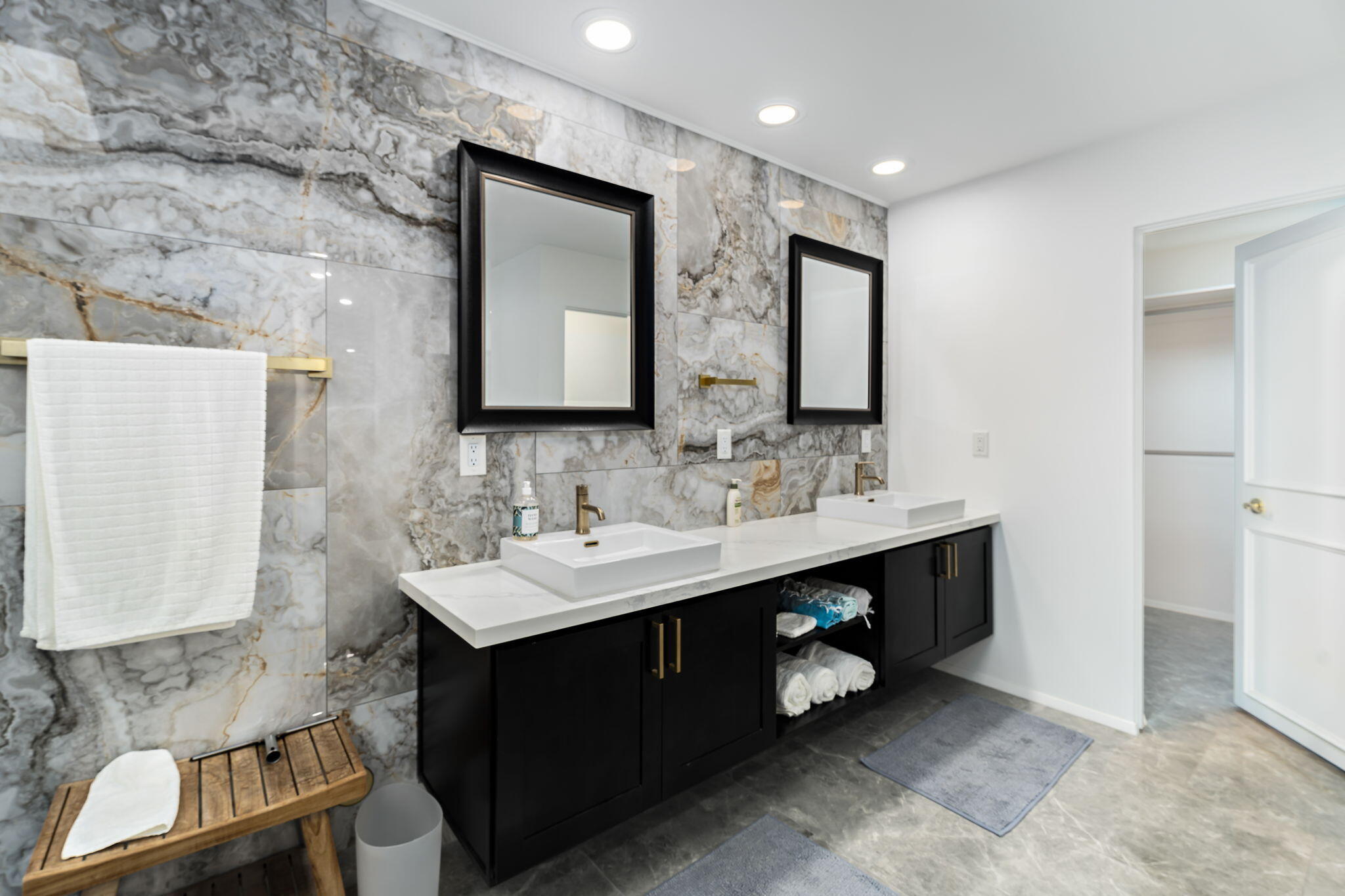 1 Temple Court Rancho Mirage, CA 92270 - Photo 17 of 32 Primary Bath Vanity