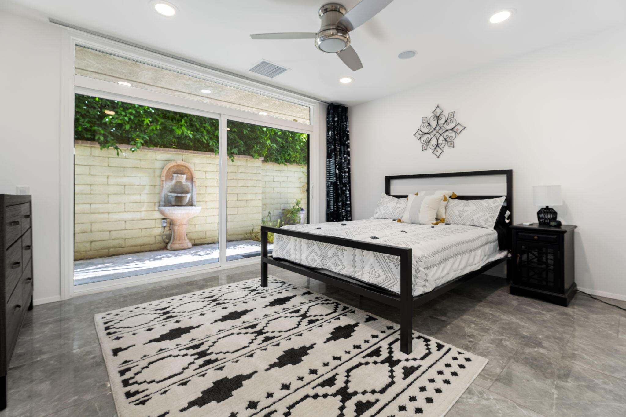 1 Temple Court Rancho Mirage, CA 92270 - Photo 18 of 32 Guest Room 1