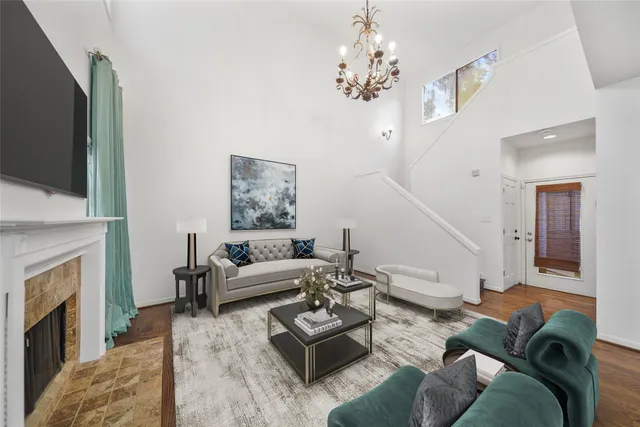 $2,500 | 2555 Bering Drive, Unit 1, Houston, TX 77057