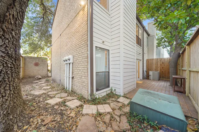 $2,500 | 2555 Bering Drive, Unit 1, Houston, TX 77057