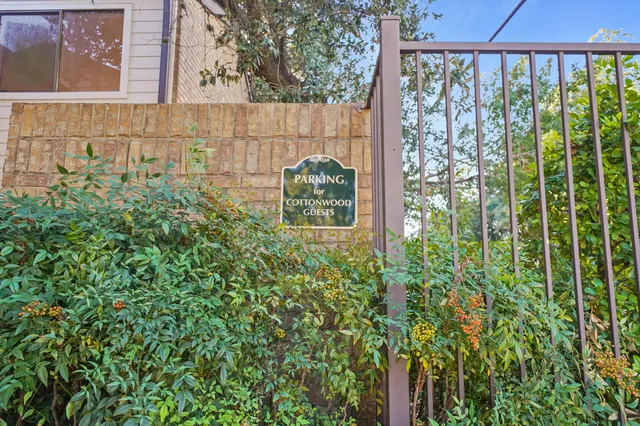 $2,500 | 2555 Bering Drive, Unit 1, Houston, TX 77057