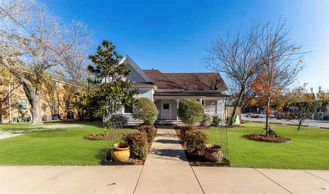 $394,500 | 514 North Rogers Street, Waxahachie, TX 75165