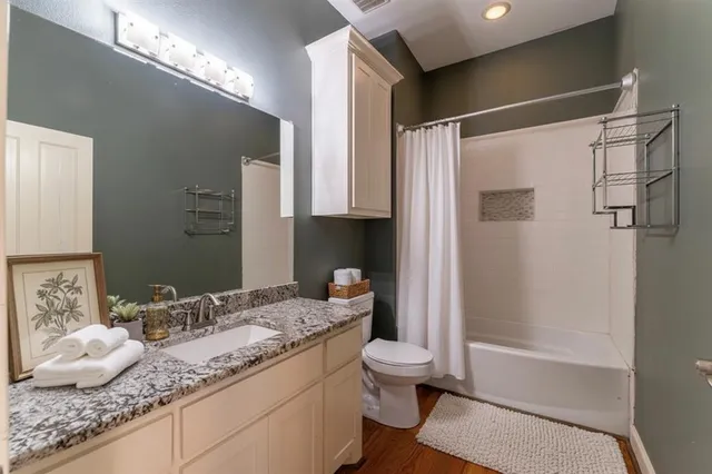 $394,500 | 514 North Rogers Street, Waxahachie, TX 75165