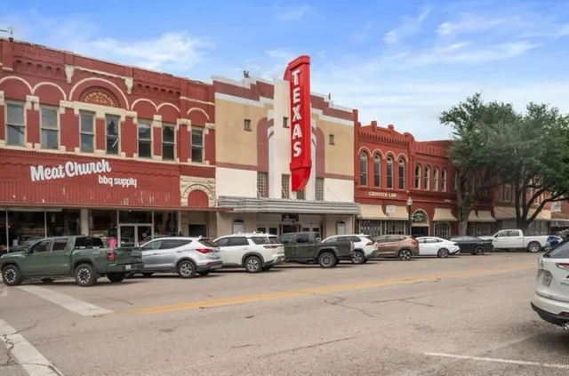 $394,500 | 514 North Rogers Street, Waxahachie, TX 75165