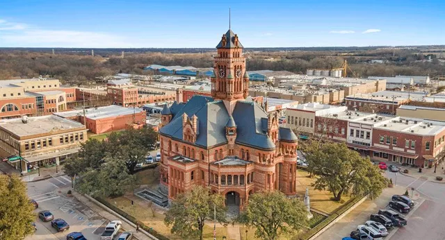 $394,500 | 514 North Rogers Street, Waxahachie, TX 75165