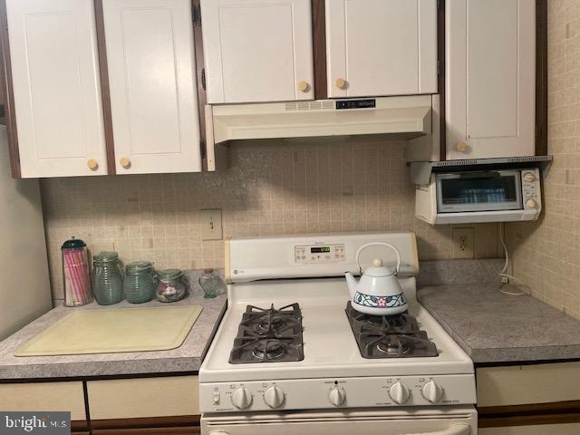 131-25 Priest Boulevard Rio Grande, NJ 08242 - Photo 17 of 35 a kitchen with an oven