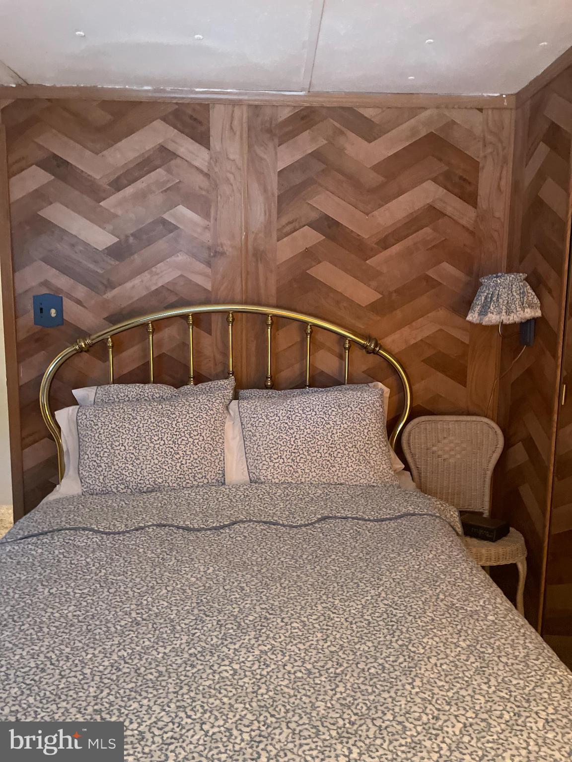 131-25 Priest Boulevard Rio Grande, NJ 08242 - Photo 27 of 35 a bedroom with a bed and a couch